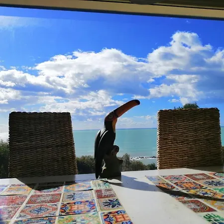 Locazione Turistica Il Tucano Couette-café