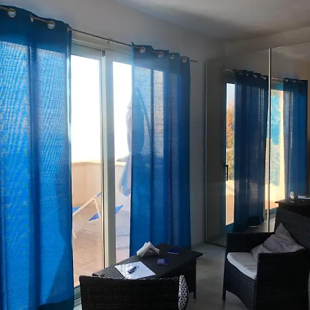 Locazione Turistica Il Tucano Couette-café