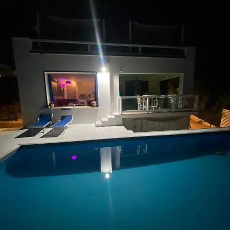 Locazione Turistica Il Tucano Couette-café